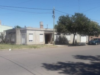 CASA AMPLIA DE 3 DORMITORIOS