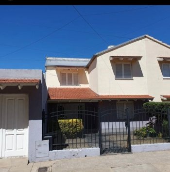 CASA EN VENTA BARRIO EMPLEADOS DE COMERCIO